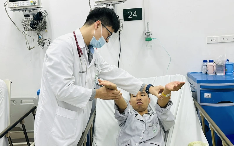 Kiểm tra, đánh giá người bệnh đột quỵ phục hồi sau điều trị tại Trung tâm đột quỵ, Bệnh viện Bạch Mai