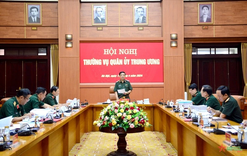 Đại tướng Phan Văn Giang, Ủy viên Bộ Chính trị, Phó Bí thư Quân ủy Trung ương, Bộ trưởng Quốc phòng chủ trì Hội nghị Thường vụ Quân ủy Trung ương xem xét, cho ý kiến một số nhiệm vụ. Ảnh: Báo Quân đội nhân dân