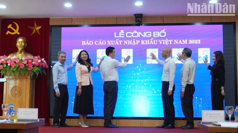 Lễ công bố ‘‘Báo cáo Xuất nhập khẩu Việt Nam 2023”. Ảnh: Mỹ Hạnh