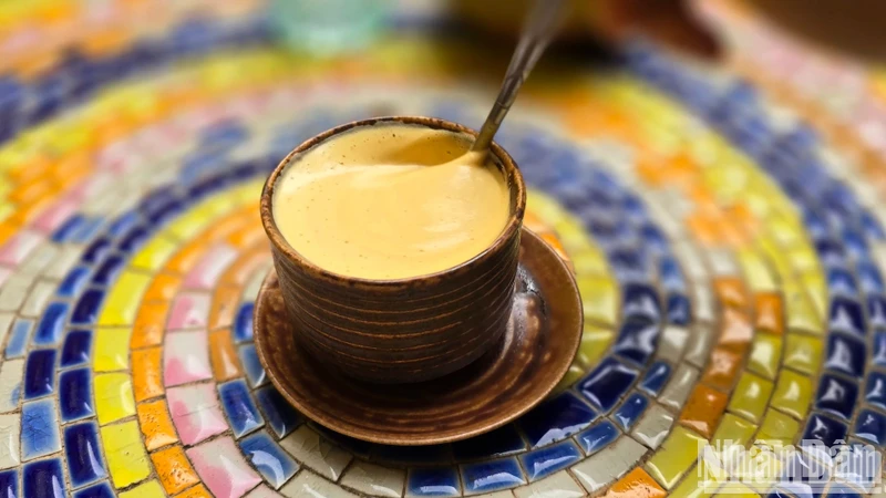 Cà-phê trứng - Thức uống lôi cuốn du khách khi tới Việt Nam. Ảnh: TRUNG HIẾU