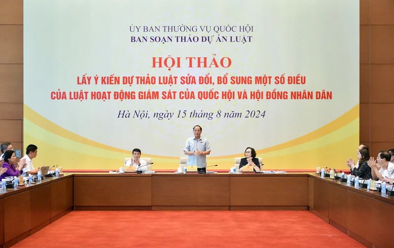 Phó Chủ tịch Quốc hội, Thượng tướng Trần Quang Phương phát biểu tại Hội thảo. Ảnh: quochoi.vn