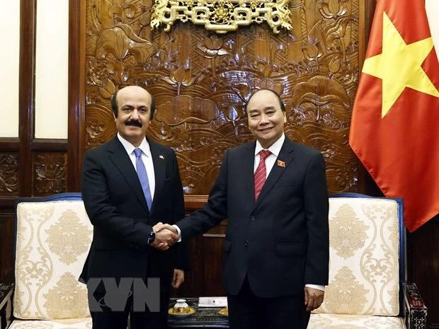 Chủ tịch nước Nguyễn Xuân Phúc tiếp Ngài Mohamed Ismail Al-Emadi, Đại sứ Qatar, kết thúc nhiệm kỳ công tác tại Việt Nam. (Ảnh: TTXVN)
