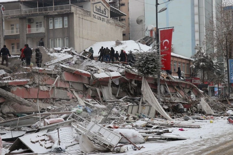 Thổ Nhĩ Kỳ đã điều hơn 24.400 nhân viên tìm kiếm và cứu nạn tới khu vực chịu ảnh hưởng của động đất. (Ảnh: Ihlas News Agency/Reuters)