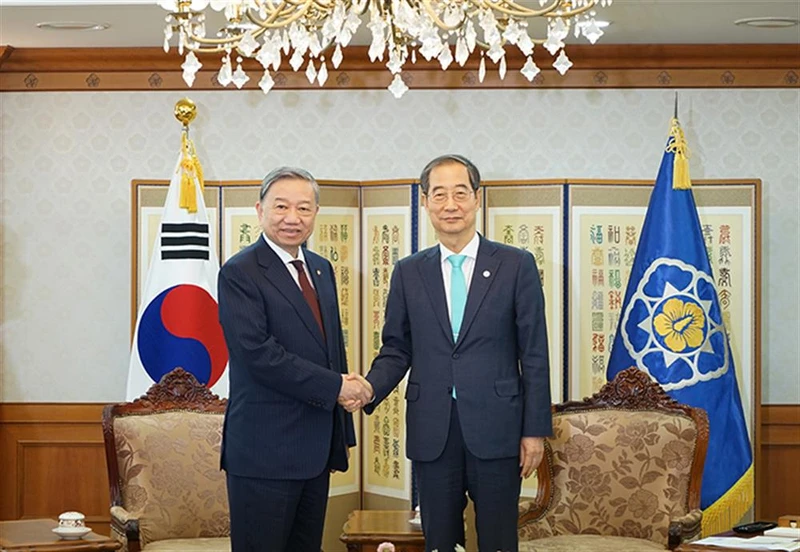 Bộ trưởng Tô Lâm và Thủ tướng Han Duck Soo. (Ảnh: bocongan.gov.vn)