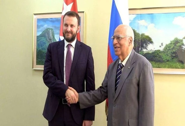Phó Thủ tướng kiêm Bộ trưởng Ngoại thương và Đầu tư Nước ngoài của Cuba Ricardo Cabrisas và Cố vấn kinh tế của Tổng thống Nga Maxim Oreshkin. (Nguồn: Prensa Latina) 