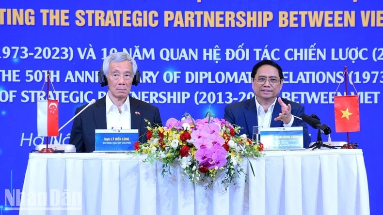 Thủ tướng Phạm Minh Chính và Thủ tướng Singapore Lý Hiển Long gặp mặt, đối thoại với đại biểu thanh niên Việt Nam và Singapore.