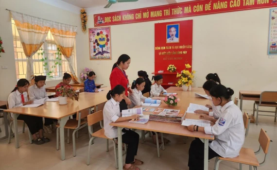 Giờ học tại thư viện của học sinh Trường phổ thông Dân tộc bán trú trung học cơ sở Thiện Hòa (huyện Bình Gia, tỉnh Lạng Sơn).