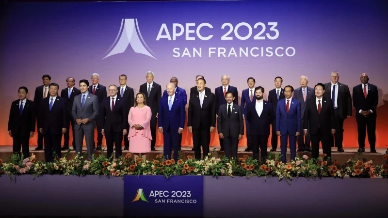 Chủ tịch nước Võ Văn Thưởng với các Nhà Lãnh đạo Kinh tế APEC. (Ảnh: Thống Nhất/TTXVN)