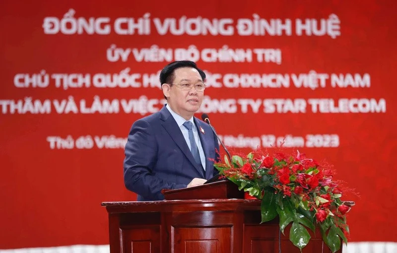 Chủ tịch Quốc hội Vương Đình Huệ phát biểu tại buổi làm việc với Công ty Star Telecom. (Ảnh: TTXVN)