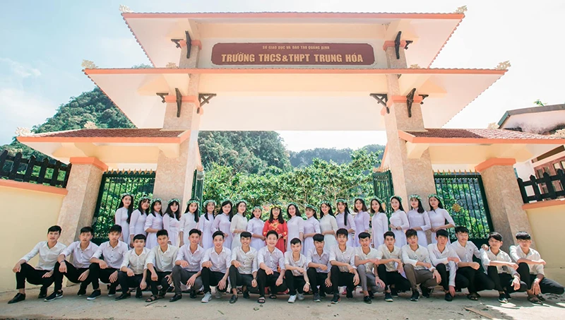 Học sinh Trường THCS và THPT Trung Hóa, Quảng Bình. (Ảnh: http://quangbinh.edu.vn/)