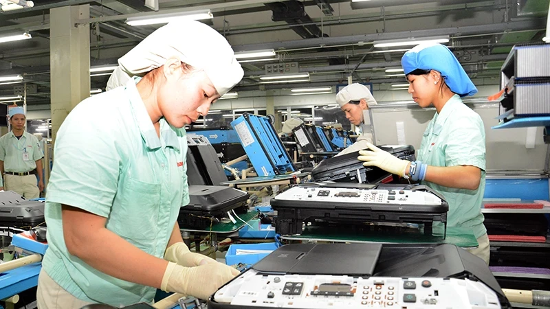 Sản xuất các sản phẩm điện tử tại Công ty TNHH Canon Việt Nam, Khu công nghiệp Thăng Long, Hà Nội. Ảnh: ĐĂNG ANH