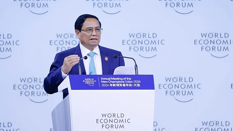 Thủ tướng Chính phủ Phạm Minh Chính phát biểu tại Phiên toàn thể Hội nghị WEF Đại Liên 2024.