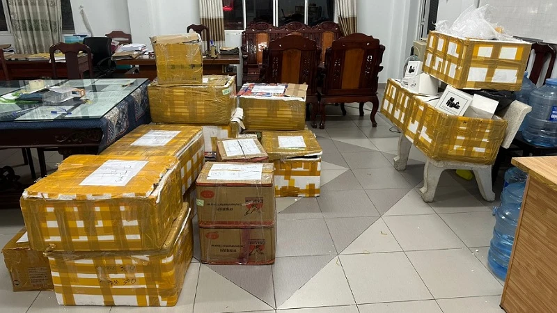 Tang vật gồm 21 thùng linh kiện Iphone không có hóa đơn bị công an quận Ninh Kiều, thành phố Cần Thơ bắt giữ. 