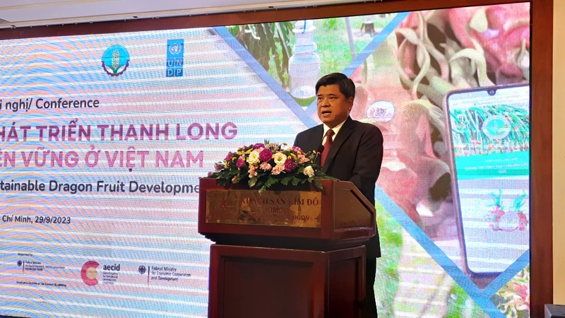 Ông Trần Thanh Nam, Thứ trưởng Nông nghiệp và Phát triển nông thôn phát biểu tại hội nghị.
