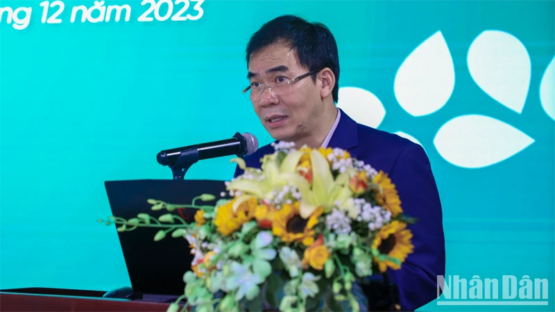 Tiến sĩ Lê Trường Sơn, Hiệu trưởng Trường đại học Luật Thành phố Hồ Chí Minh phát biểu tại hội thảo.