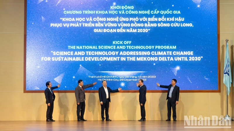 Khởi động chương trình “Khoa học và công nghệ ứng phó với biến đổi khí hậu phục vụ phát triển bền vững vùng đồng bằng sông Cửu Long, giai đoạn đến năm 2030”.