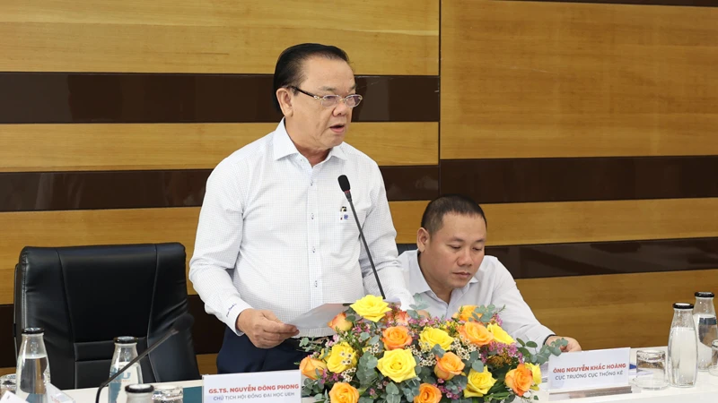 Giáo sư, Tiến sĩ Nguyễn Đông Phong, Chủ tịch Hội đồng Đại học Kinh tế Thành phố Hồ Chí Minh phát biểu tại tọa đàm.