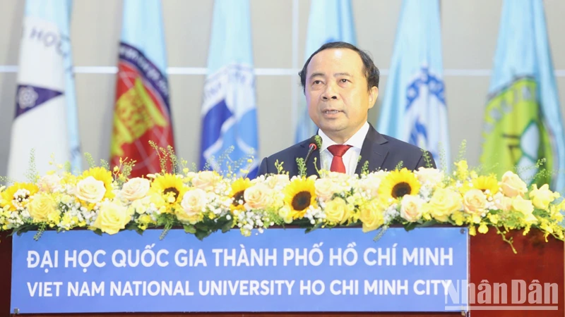 Đồng chí Vũ Hải Quân, Giám đốc Đại học Quốc gia Thành phố Hồ Chí Minh phát biểu tại lễ công bố.