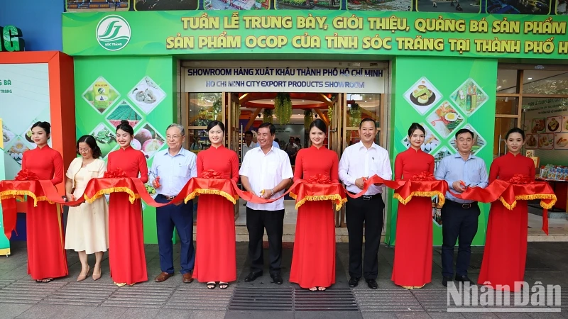 Nghi thức khai mạc Tuần lễ trưng bày, giới thiệu, quảng bá sản phẩm nông sản, đặc sản, sản phẩm OCOP của tỉnh Sóc Trăng tại Thành phố Hồ Chí Minh năm 2024.