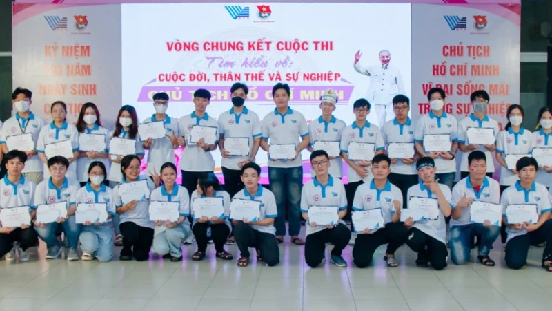 Sinh viên Đại học Quốc gia Thành phố Hồ Chí Minh tham gia vòng chung kết cuộc thi tìm hiểu về cuộc đời, thân thế và sự nghiệp Chủ tịch Hồ Chí Minh. (Ảnh: TTKTX)