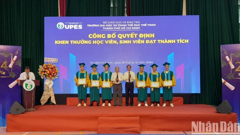 Xuân Trường, Công Phượng và các đồng đội nhận bằng cử nhân giáo dục thể chất.