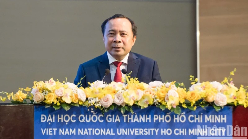 Phó Giáo sư, Tiến sĩ Vũ Hải Quân, Giám đốc Đại học Quốc gia Thành phố Hồ Chí Minh phát biểu tại hội nghị