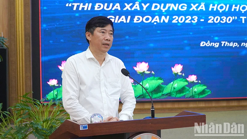 Chủ tịch Ủy ban nhân dân tỉnh Đồng Tháp Phạm Thiện Nghĩa phát động phong trào thi đua.