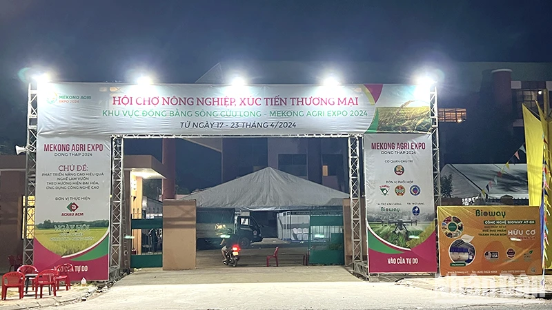 Cổng chính vào hội chợ Mekong Agri Expo 2024.