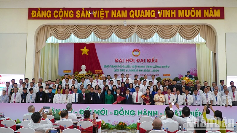 Ủy ban Mặt trận Tổ quốc Việt Nam tỉnh Đồng Tháp nhiệm kỳ 2024-2029 ra mắt đại hội. (Ảnh: HỮU NGHĨA)