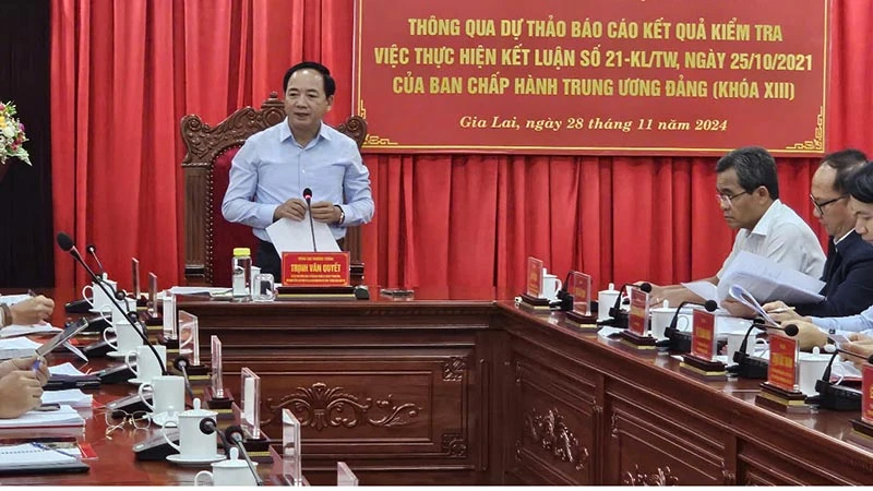 Thượng tướng Trịnh Văn Quyết, Trưởng Đoàn kiểm tra số 1355 của Ban Bí thư (khóa XIII) làm việc với Ban Thường vụ Tỉnh ủy Gia Lai.