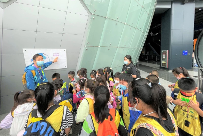 Một hoạt động ngoại khóa của học sinh tiểu học ở thành phố Bắc Kinh. (Ảnh: HỮU HƯNG)