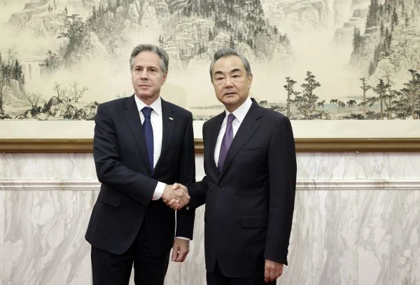 Bộ trưởng Ngoại giao Trung Quốc Vương Nghị và Bộ trưởng Ngoại giao Mỹ Antony Blinken trong cuộc gặp hồi tháng 6 năm nay tại Bắc Kinh. (Ảnh: gmw.cn)