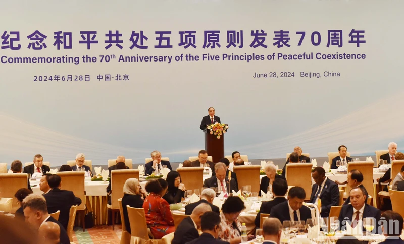 Đồng chí Nông Đức Mạnh, nguyên Tổng Bí thư Ban Chấp hành Trung ương Đảng Cộng sản Việt Nam phát biểu tại một sự kiện trong khuôn khổ Lễ kỷ niệm.