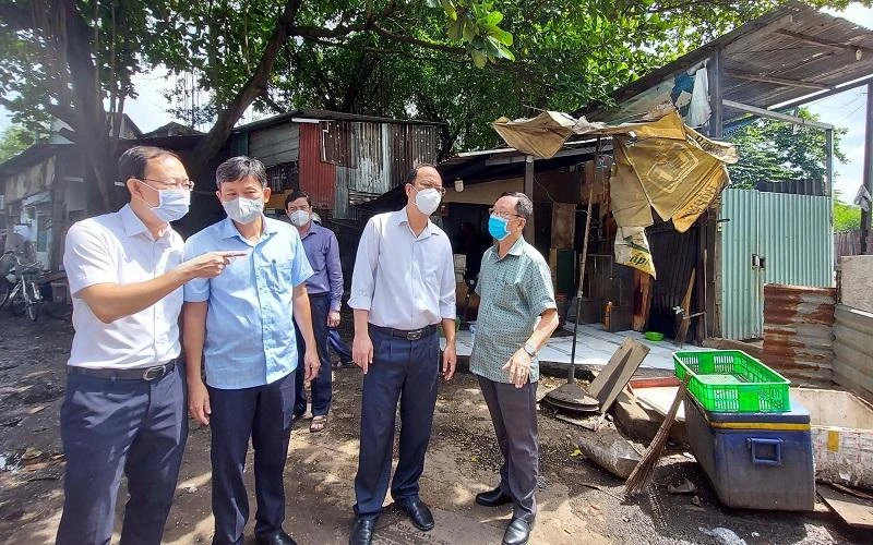 Lãnh đạo Thành phố Hồ Chí Minh kiểm tra công tác phòng, chống sốt xuất huyết trên địa bàn quận 4.
