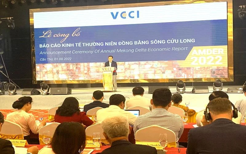 Lãnh đạo VCCI Cần Thơ phát biểu tại lễ công bố báo cáo kinh tế thường niên vùng Đồng bằng sông Cửu Long.
