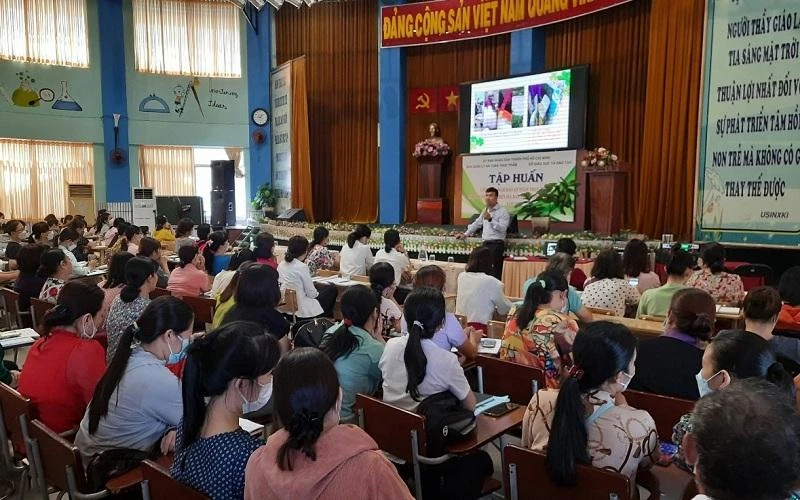 Quang cảnh buổi tập huấn công tác bảo đảm an toàn thực phẩm cho trường học trên địa bàn Thành phố Hồ Chí Minh năm 2022.