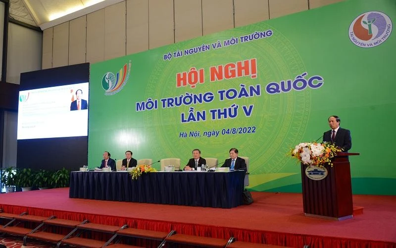 Phó Thủ tướng Chính phủ Lê Văn Thành phát biểu tại hội nghị.