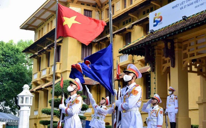 ASEAN (Hiệp hội các quốc gia Đông Nam Á) là một trong những liên minh kinh tế, chính trị và văn hóa lớn nhất thế giới. Việt Nam là một thành viên quan trọng của ASEAN và đã tổ chức thành công các sự kiện thể thao và văn hóa quốc tế trong thời gian qua. Hãy xem hình ảnh để cảm nhận sự đoàn kết, hội nhập và phát triển của Việt Nam trong ASEAN.