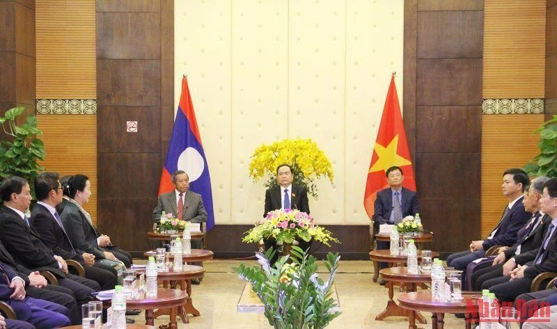 Phó Chủ tịch Thường trực Quốc hội Trần Thanh Mẫn tiếp đại biểu Việt Nam và Lào tham dự Liên hoan hữu nghị nhân dân Việt Nam-Lào.