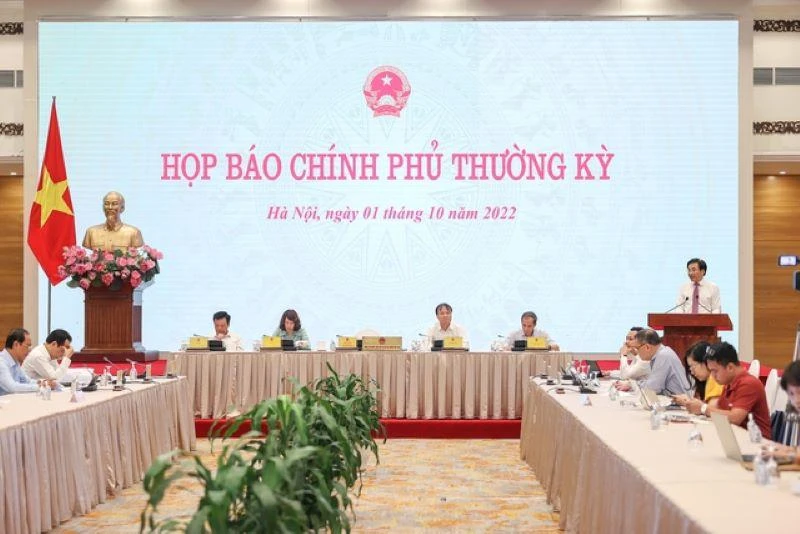 Bộ trưởng, Chủ nhiệm Văn phòng Chính phủ Trần Văn Sơn, phát biểu tại họp báo. Ảnh VGP/Nhật Bắc