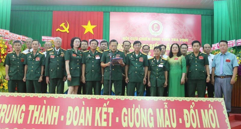 Ban Chấp hành Hội Cựu chiến binh tỉnh Trà Vinh khóa mới ra mắt tại đại hội.