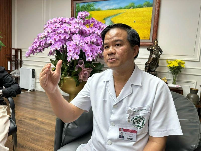 Phó Giáo sư, Tiến sĩ Đào Xuân Cơ, Giám đốc Bệnh viện Bạch Mai.