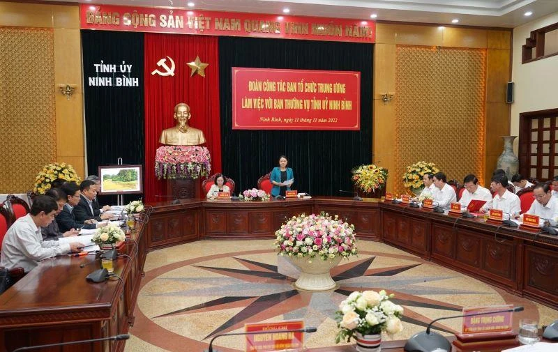 Quang cảnh Đoàn công tác của Ban Tổ chức Trung ương làm việc tại Ninh Bình. 