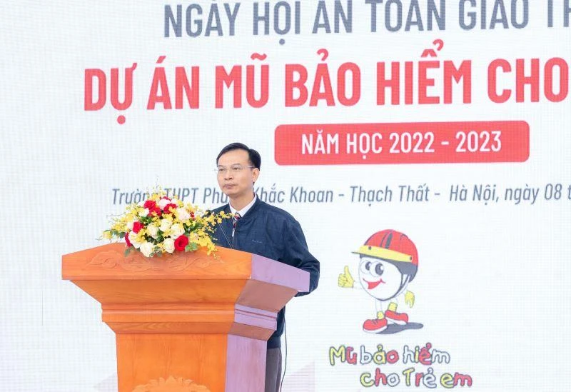 TS Trần Hữu Minh - Chánh văn phòng - Văn phòng Ủy Ban an toàn giao thông quốc gia phát biểu khai mạc buổi lễ trao tặng mũ.