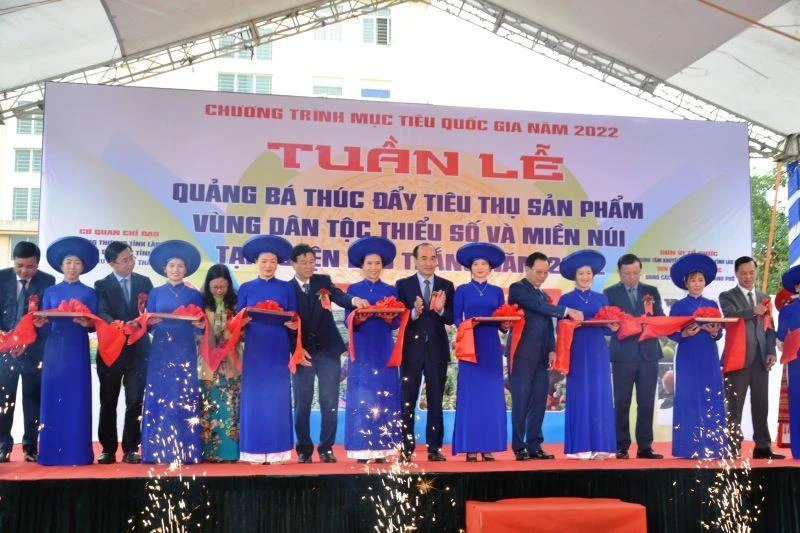 Khai trương “Tuần lễ quảng bá và thúc đẩy tiêu thụ sản phẩm vùng dân tộc thiểu số” tại huyện Bảo Thắng (Lào Cai).