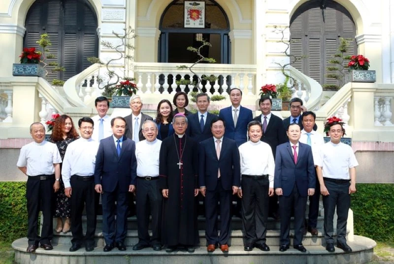 Phó Thủ tướng Thường trực Chính phủ Phạm Bình Minh thăm, chúc mừng Giáng sinh 2023 tại Tòa Tổng Giám mục Tổng Giáo phận Thành phố Hồ Chí Minh. (Ảnh: Hải Minh) 