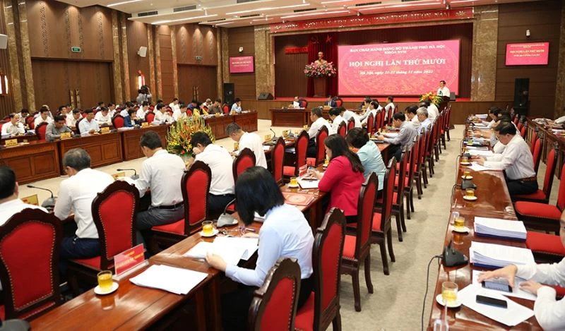 Ban Chấp hành Đảng bộ thành phố Hà Nội khóa 17 họp hội nghị lần thứ 10.