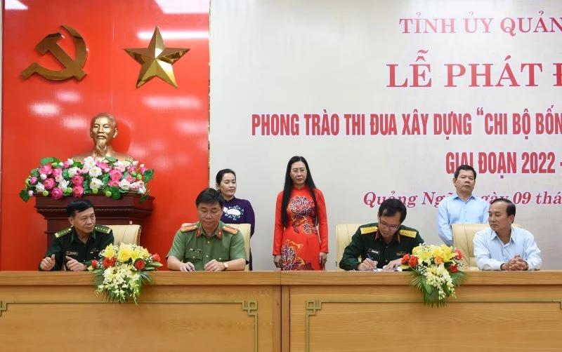 Các đảng bộ trực thuộc Tỉnh ủy Quảng Ngãi ký kết giao ước thi đua xây dựng “chi bộ bốn tốt”, “đảng bộ cơ sở bốn tốt”. 