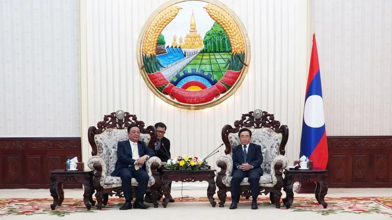 Bộ trưởng Lê Minh Hoan tiếp kiến Thủ tướng Chính phủ Lào Phankham Viphavanh. (Ảnh: Hải Tiến)
