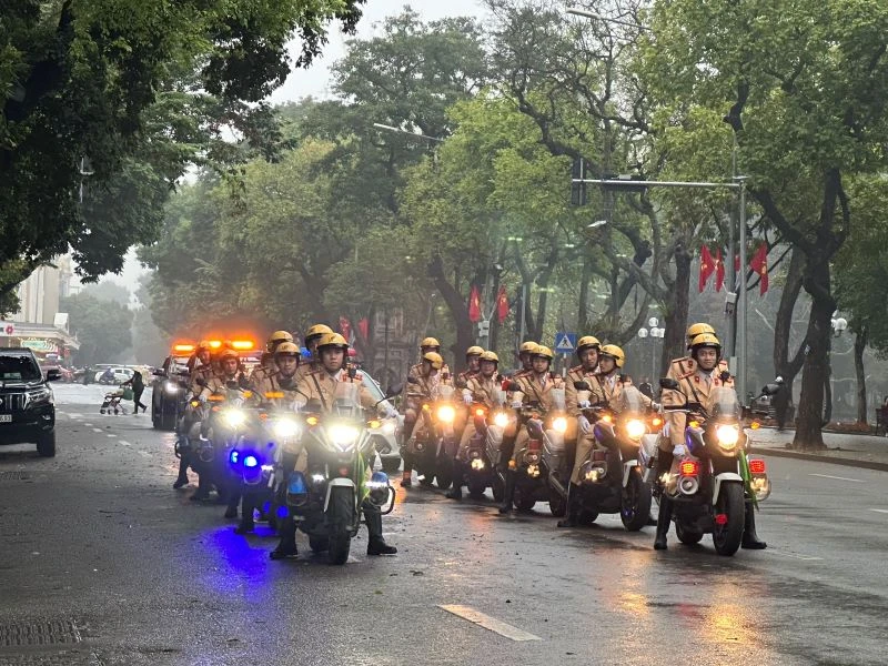 Lực lượng Cảnh sát giao thông tham gia diễu hành tại lễ ra quân.
